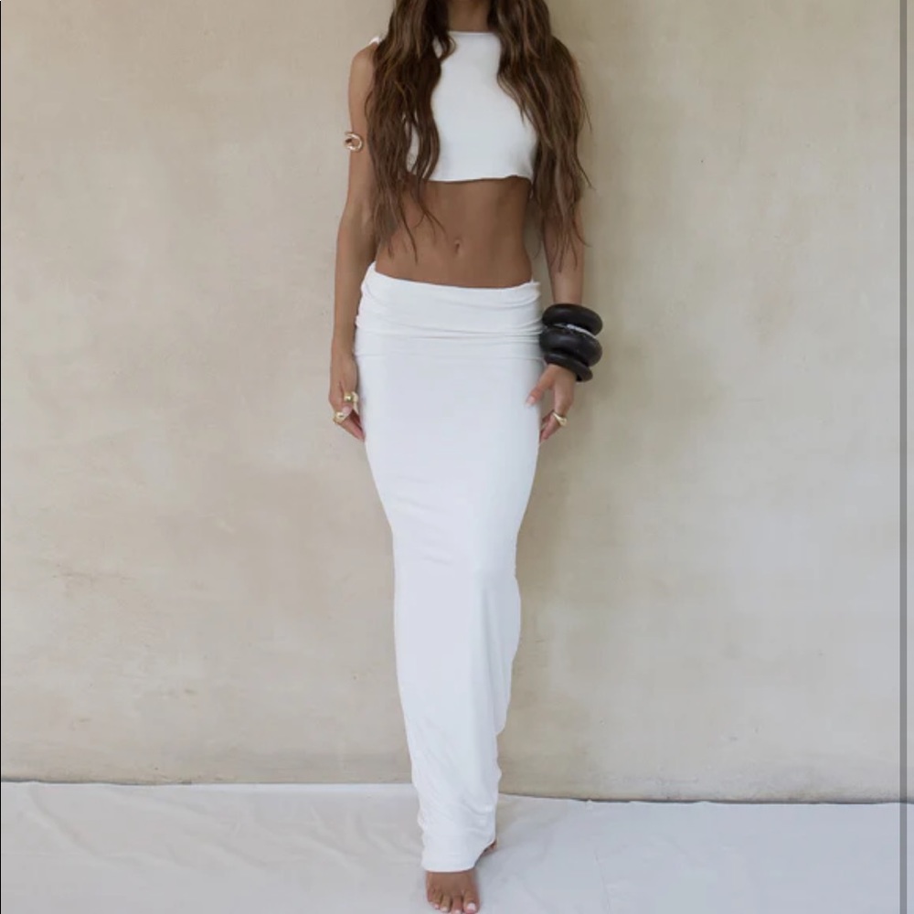 PALENCIA MIDI BIAS CUT SKIRT / PAMPLONA COWL BACK CROP - WHITE Molly king bayse